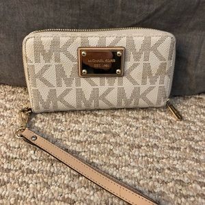 Michael Kors wallet wristlet